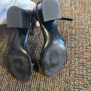 barely worn! selling because i’m moving for college